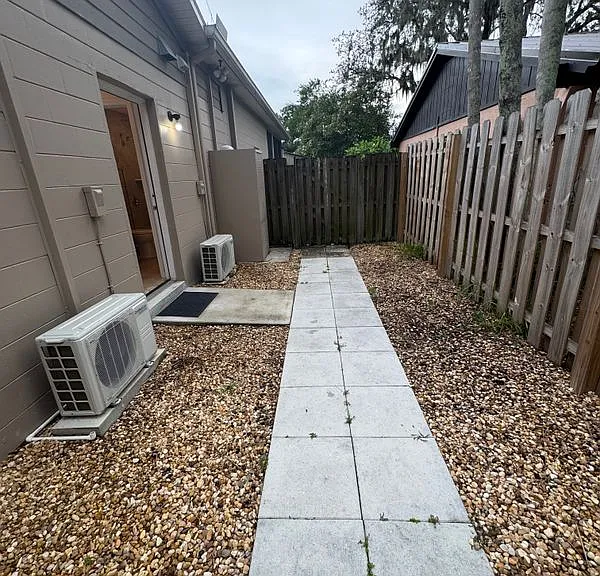 1202 La Brad Ln — Photo 2