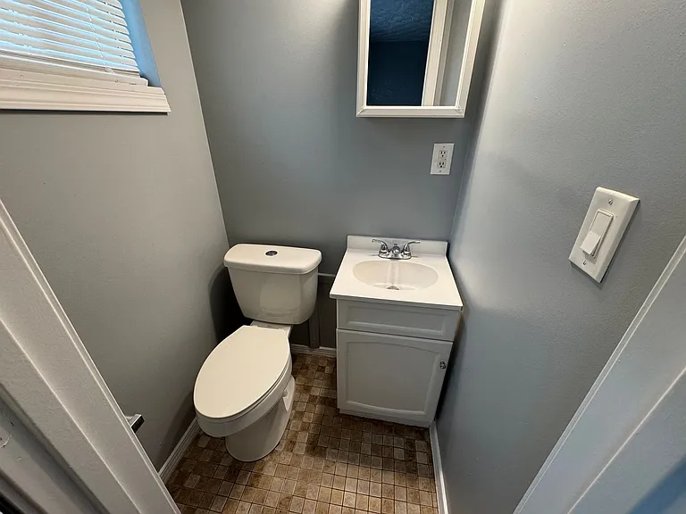1019 S Randolph St — Photo 14