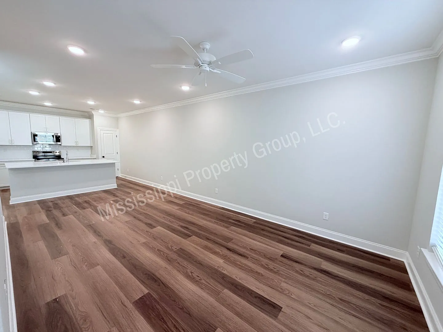 3BD/3.5BA New Build in Patterson Place! — Photo 2