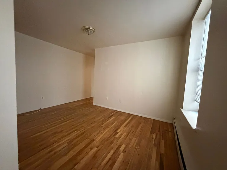 1365 Sheridan Ave #4B — Photo 5