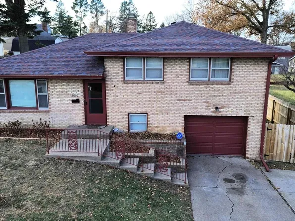 2616 Cedar St, Davenport, IA 52804