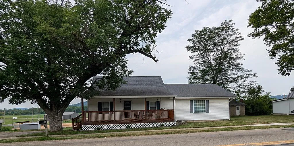 416 E Main St photo 1