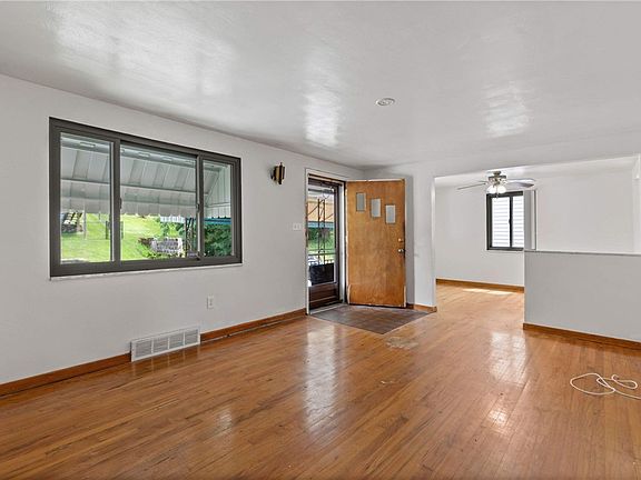 3rd image of 1818 Oakhurst St