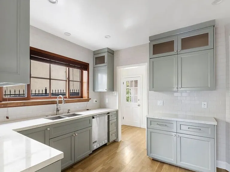 1018 S Stanley Ave — Photo 8