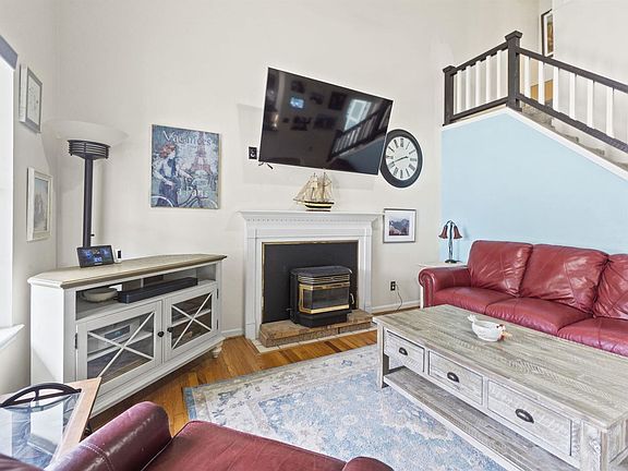 4th image of 25 Fairhope Ln
