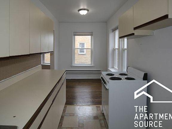 2nd image of 4515 N Malden St APT 3C