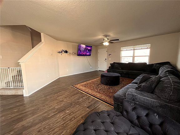 4th image of 951 Jessica Leigh St