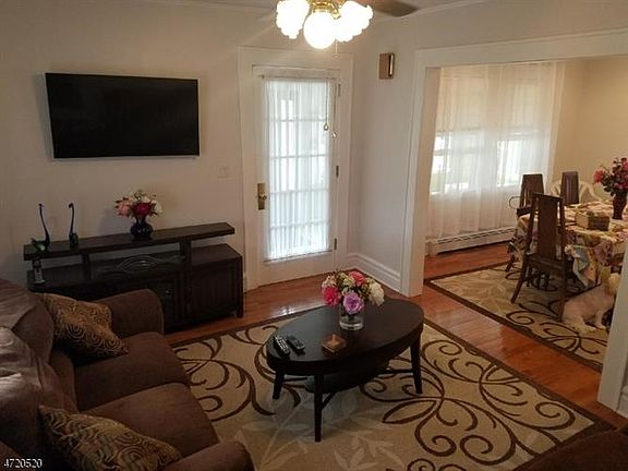 2nd image of 23 Park Dr N