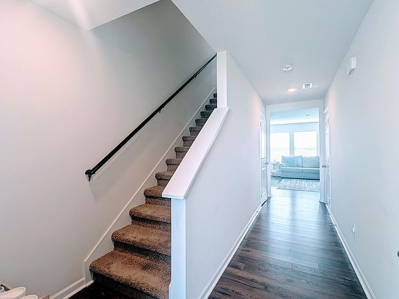 4th image of 881 Old Towne Loop Dr