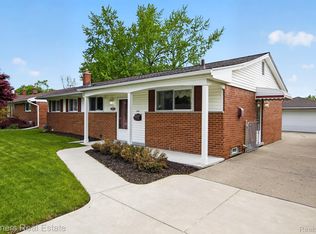 14582 Blue Skies St, Livonia, MI 48154