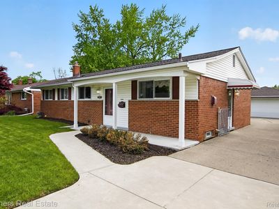 14582 Blue Skies St, Livonia, MI, 48154