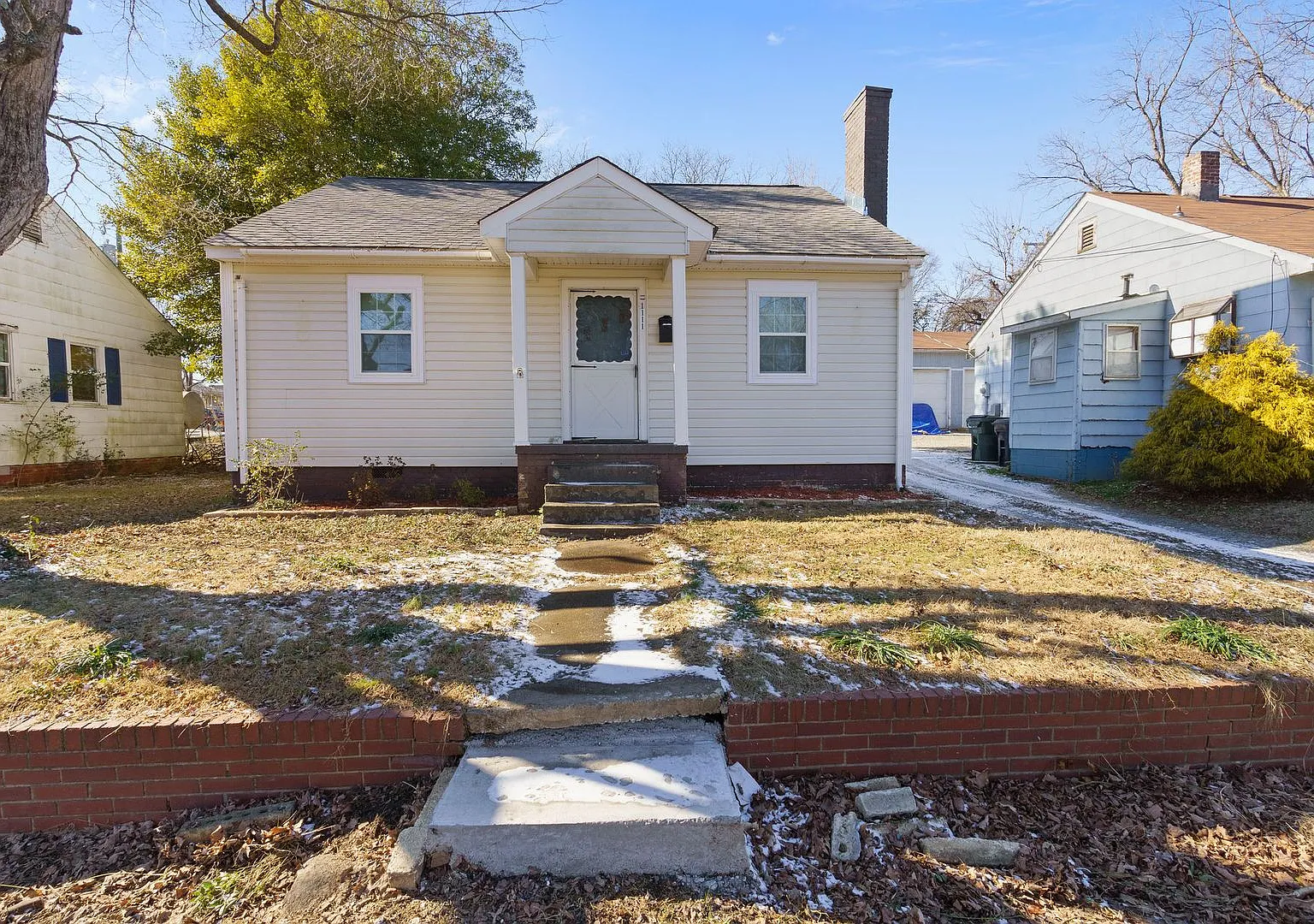$1,295/month | 2 Bed | 1 Bath + Bonus Room | 752 sq ft — Photo 2