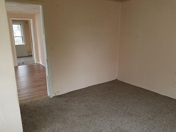 new paint and carpet in brs