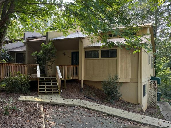 400 Foxfire Ct #A