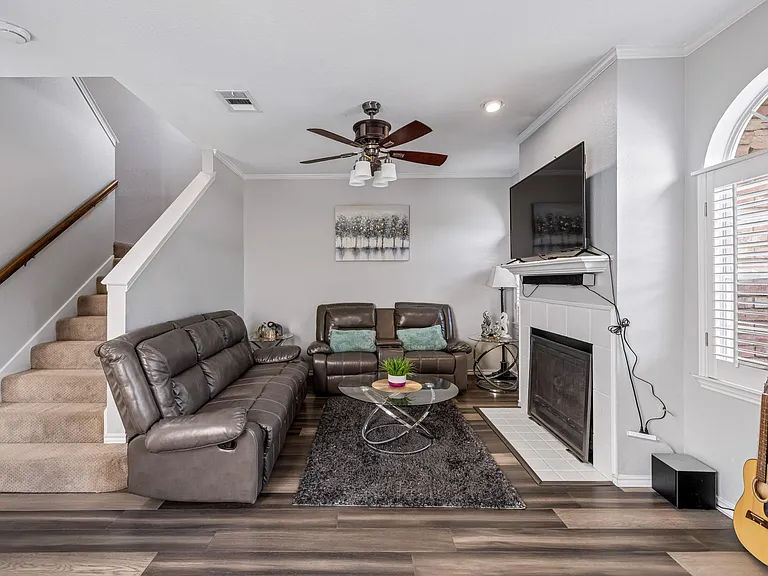 6011 Barrington Ct — Photo 5