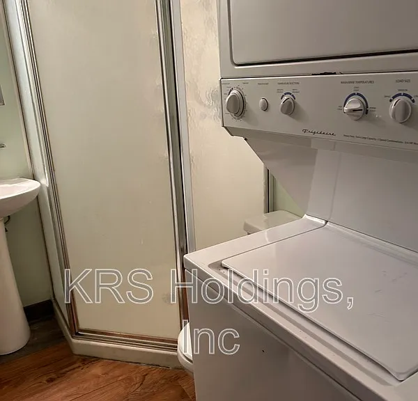 213 Spotswood Ln — Photo 4