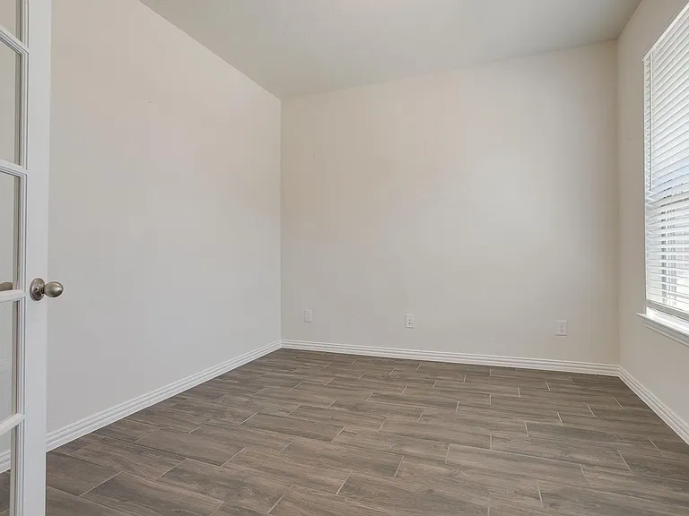 6721 Farsight Dr — Photo 4