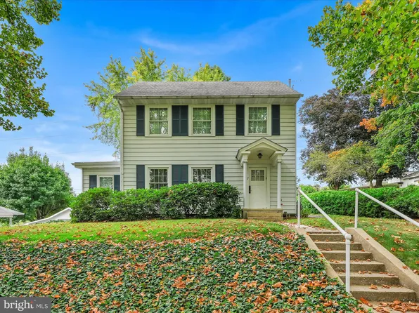 17 Hallton Hill Rd, Pine Grove, PA 17963