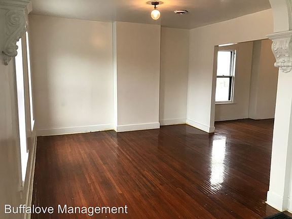 3rd image of 552 Niagara St