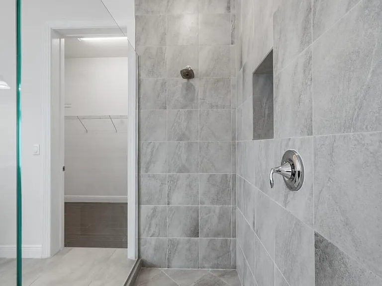 11760 Bayview Cir — Photo 34
