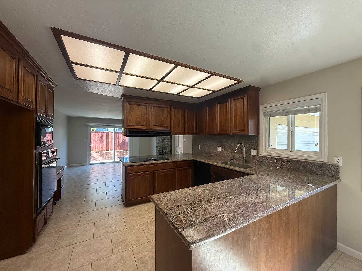 4 bed, 1660 sqft, $4,800 — Photo 2