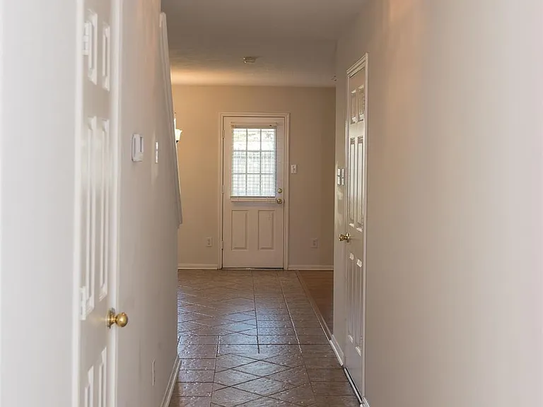 2207 Ames St — Photo 2