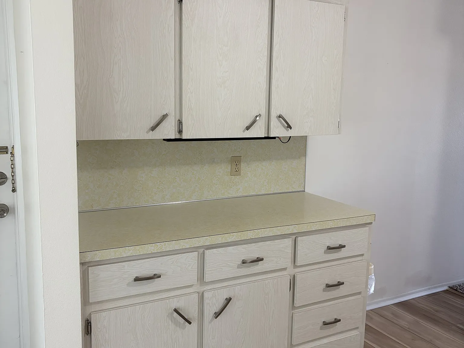 2 bed, 1100 sqft, $1,675 — Photo 2