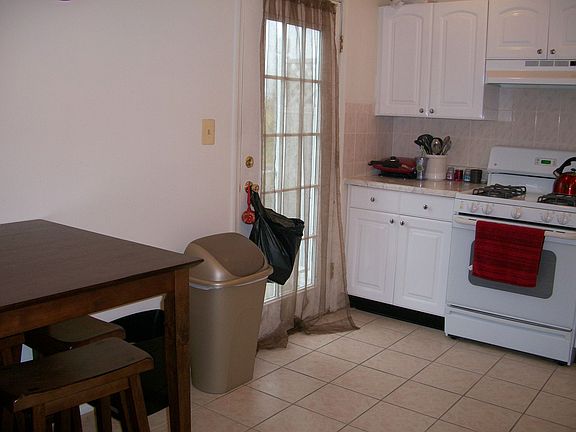 4th image of 25 Cedar St