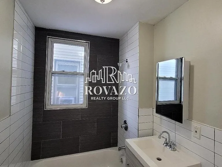 248 Nye Ave #5 — Photo 2