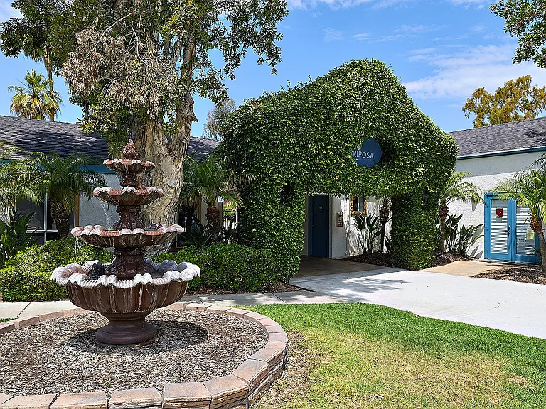 Mariposa — Photo 19