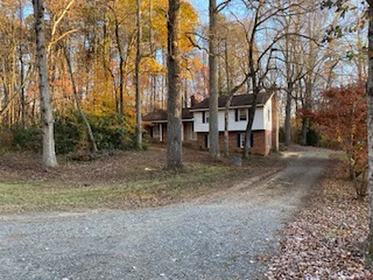 Friar Tuck Ln — Photo 2