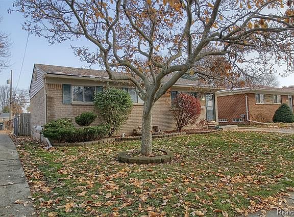 2nd image of 23005 Glenbrook St