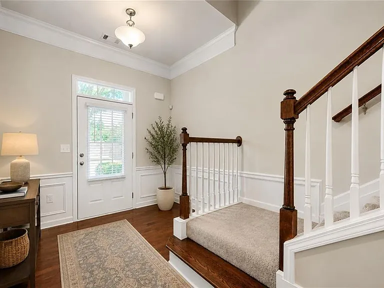 2444 Norwood Dr SE — Photo 2