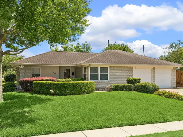 2202 Lazybrook Dr, Houston, TX 77008