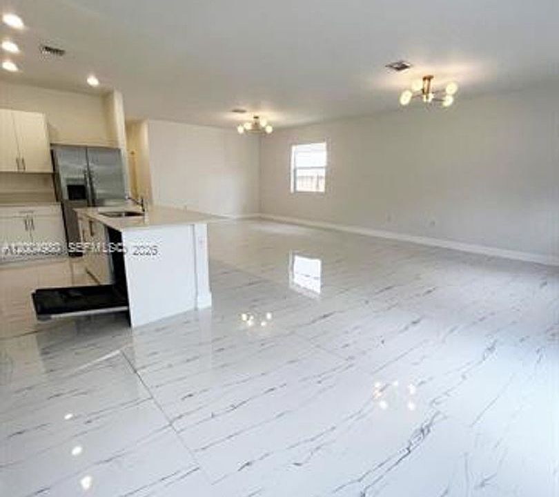 1st image of 833 SE 26th Rd #833