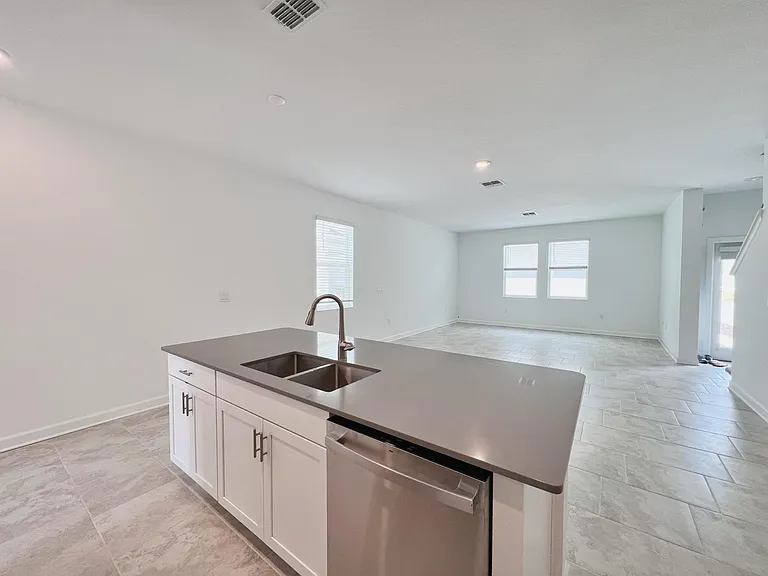 2975 Addison Blvd — Photo 6