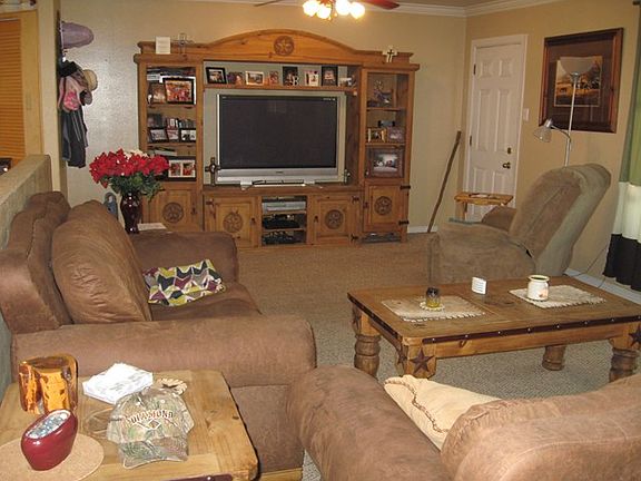 4th image of 2504 Redbud Ave