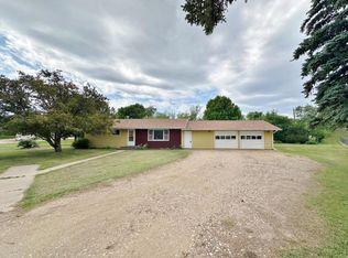 121 2nd St W, Carpio, ND 58725