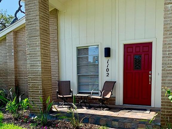 3rd image of 1102 S Paisano Dr