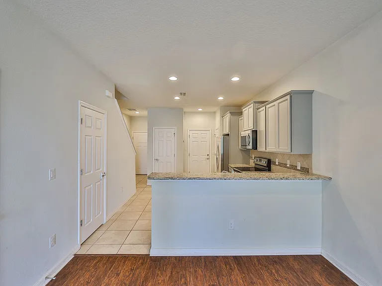 9160 Hillcroft Dr — Photo 12