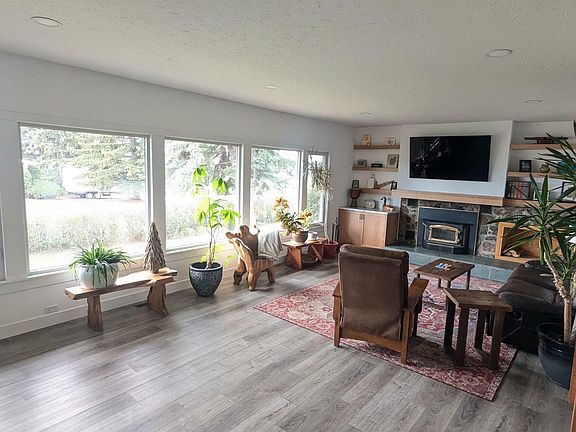 5th image of 4205 49a St