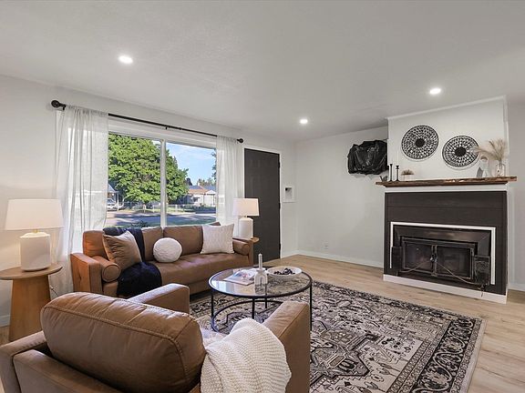 4th image of 5521 N Loma Dr