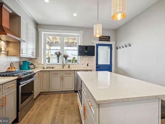 5th image of 3502 Gough St