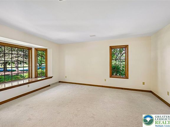5th image of 4403 Newton Cir