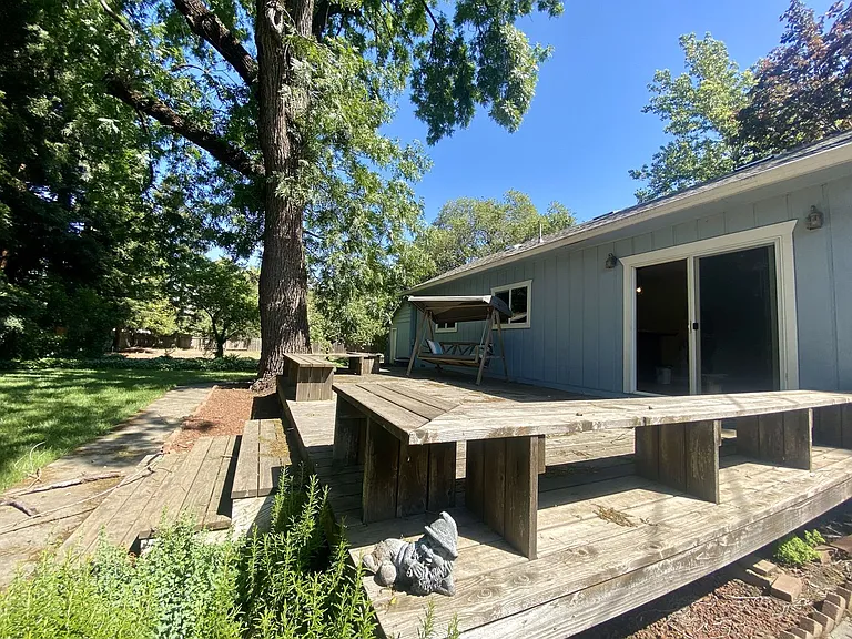 298 E 9th Ave — Photo 14
