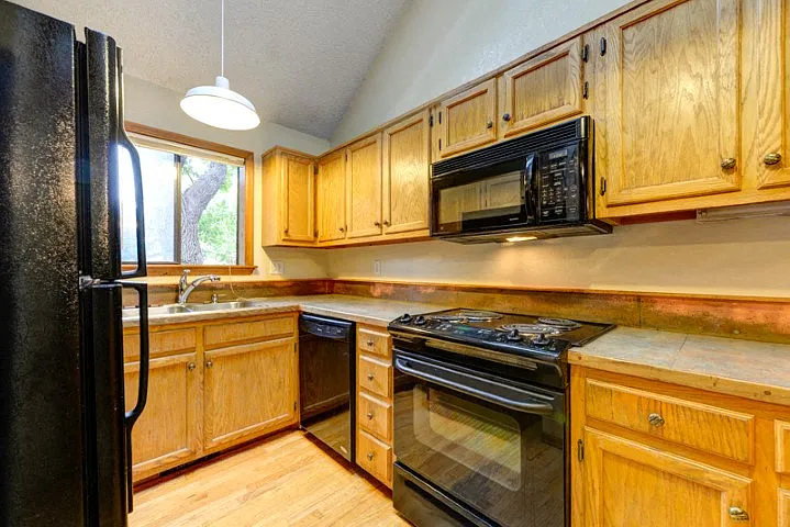 3082 Edison Ct — Photo 1
