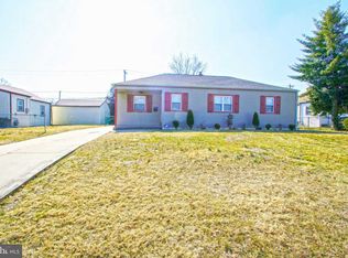 27 Lea Rd, New Castle, DE 19720