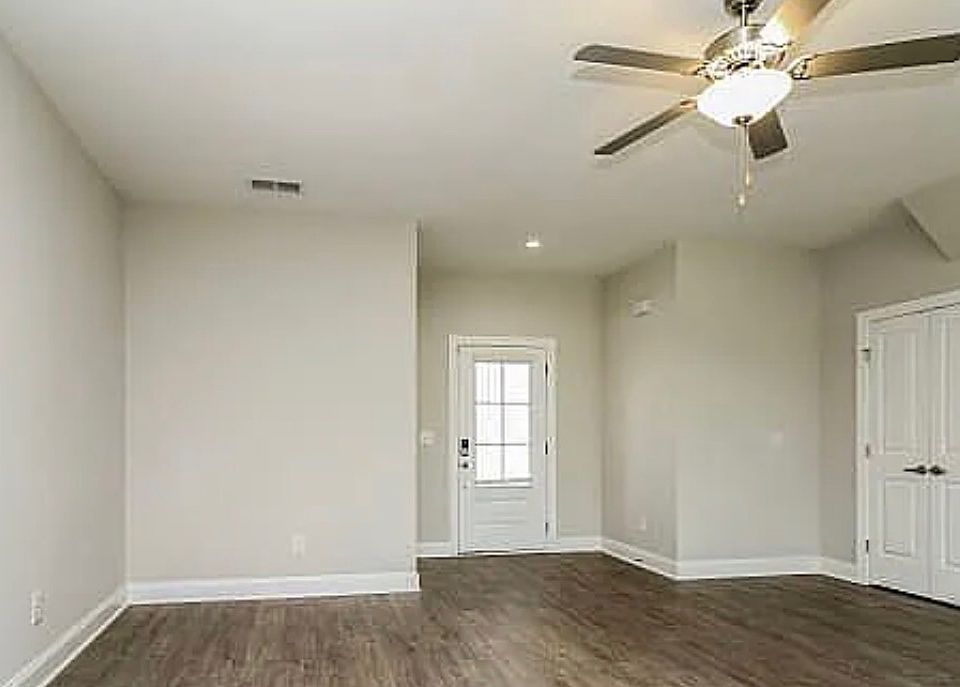 1st image of 125 Dimaggio Dr