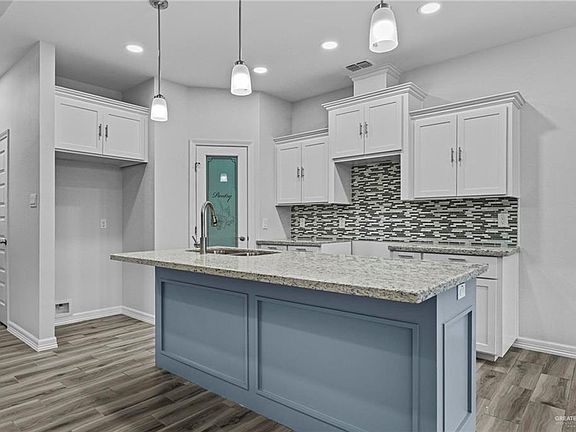 5th image of 1733 Pinnacle Dr