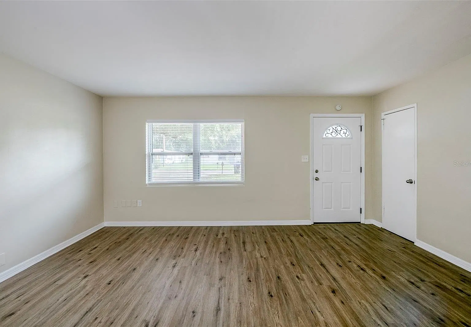4 bed, 1300 sqft, $2,195 — Photo 3